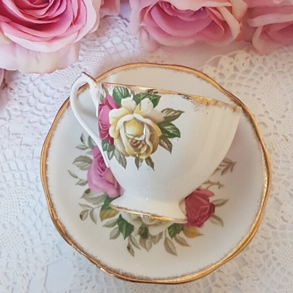 Queen Anne LADY SYLVIA, Bone China Tea Cup and Saucer England - Picture 6 of 9